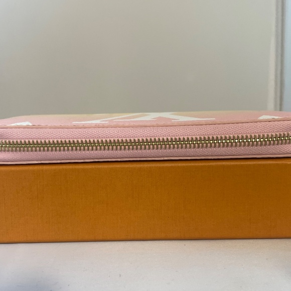 Louis Vuitton By the Pool Zippy Wallet - Picture 4 of 14